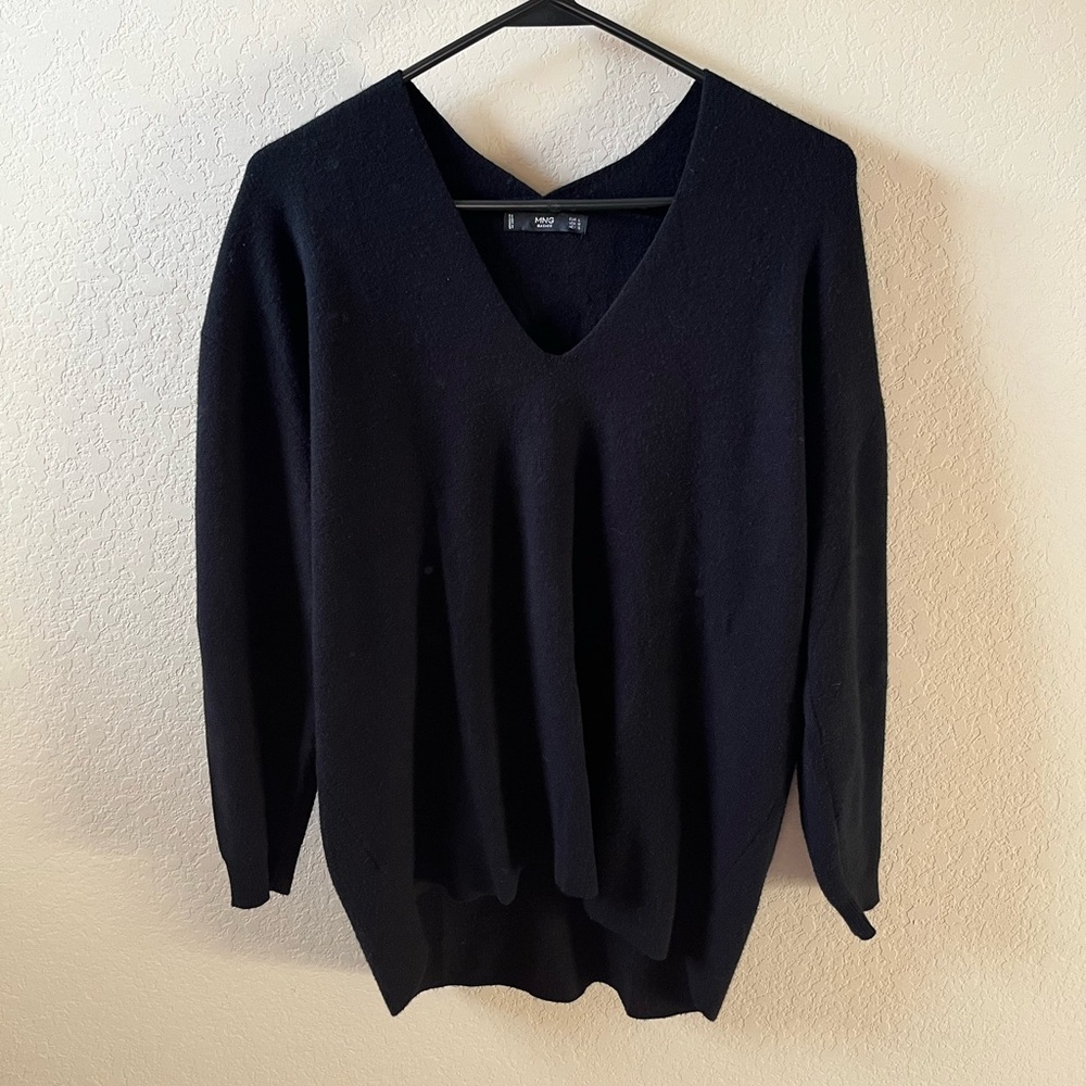 Mango Women’s Black Oversized V-Neck Sweater Long Sleeve Flowy Size M - Picture 2 of 5